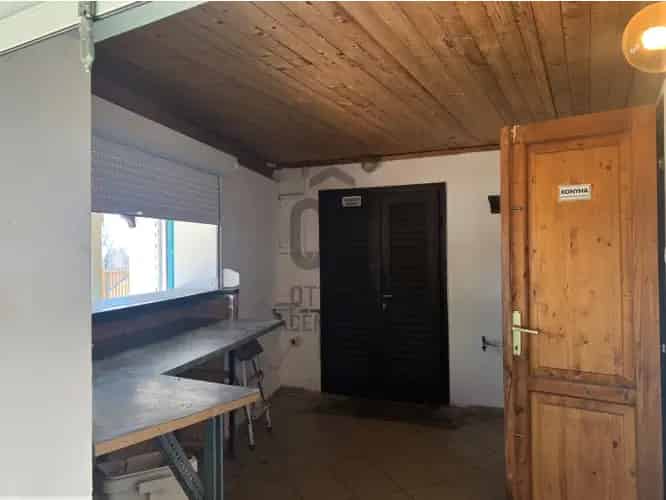 Kővágóörsi eladó kereskedelmi ingatlan, UZ015061