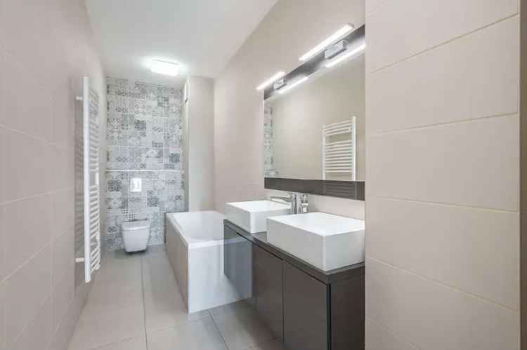 EXKLUZÍV PENTHOUSE A MÉLYTÓ PARTJÁN – CSAK A RE/MAX KÍNÁLATÁBAN!