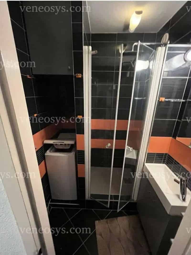 Eladó 2 szobás, teljeskörűen felújított lakás Debrecen belvárosában – azonnal költözhető!