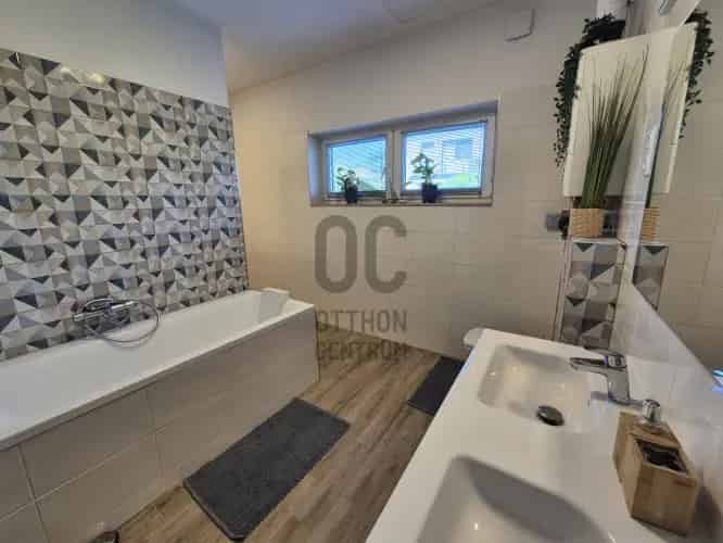 Budapest III. kerületi eladó ikerház, H505767