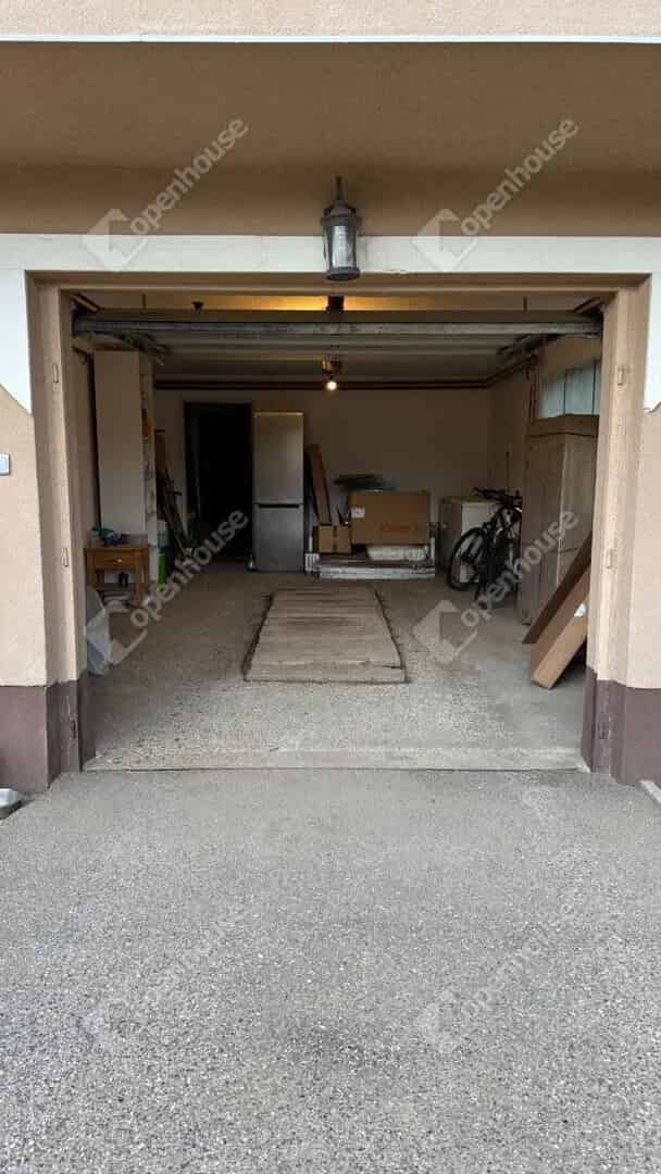 Ház Kiadó , Komáromi járás, Dunántúl