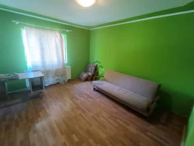 Ház Kiadó , Váci járás, Közép-Magyarország