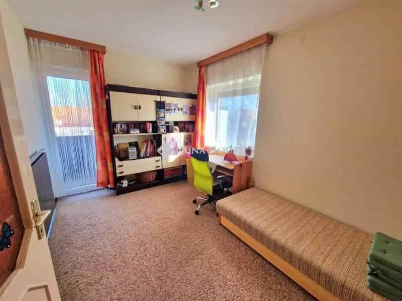 180 nm-es 2 szintes ikerház Budapest 18 kerületben
