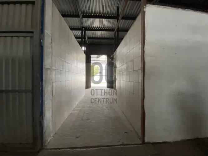 Ócsai eladó kereskedelmi ingatlan, UZ015524