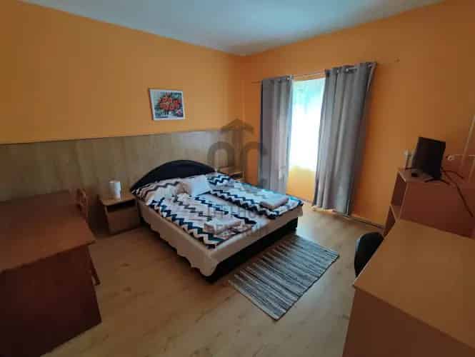 Komlói eladó kereskedelmi ingatlan, UZ018337