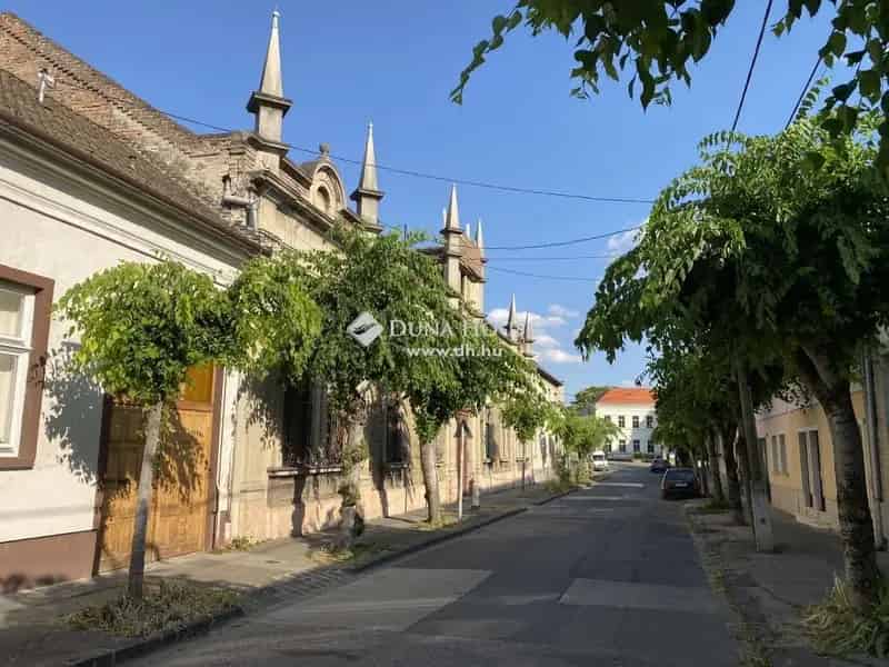 Ház Kiadó , Váci járás, Közép-Magyarország