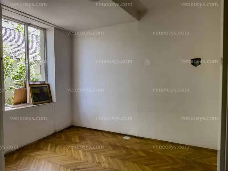 🏠 Eladó kétgenerációs 6 + 1 szobás, nagy családi otthon Baján!