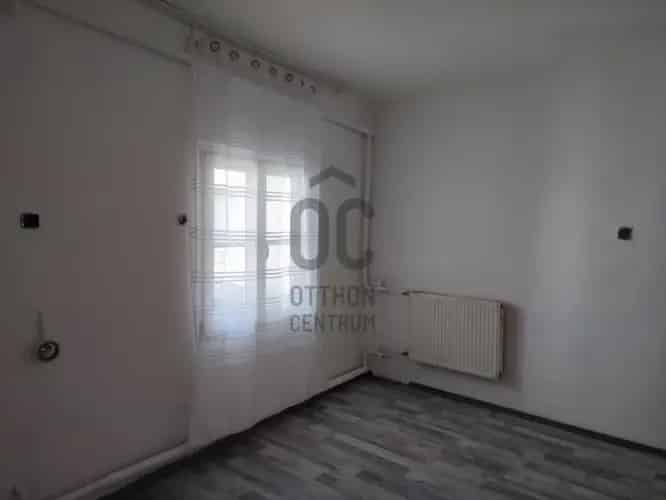 Kisbéri eladó családi ház, H501384