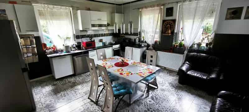 Ház Kiadó , Göd, Közép-Magyarország