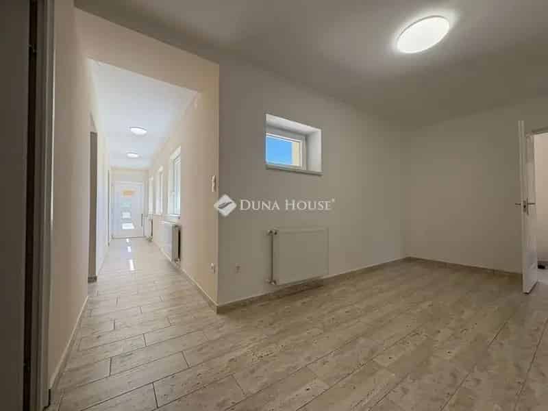 Ház Kiadó , Dabasi járás, Közép-Magyarország