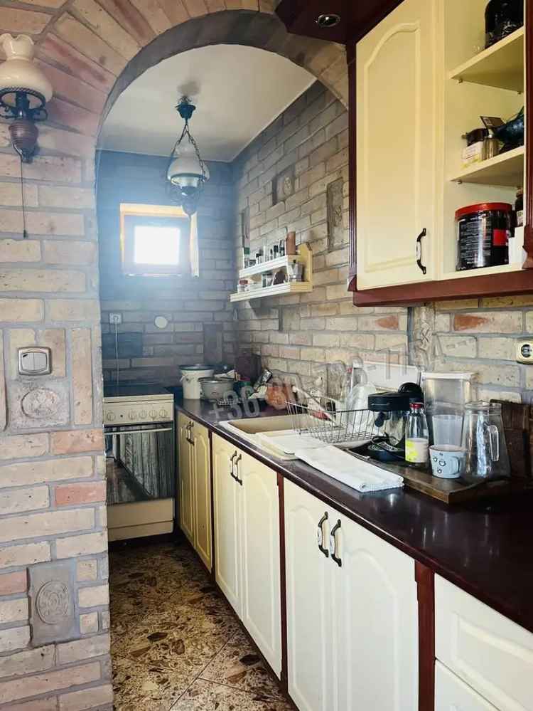 Telek Kiadó , Gödöllői járás, Közép-Magyarország