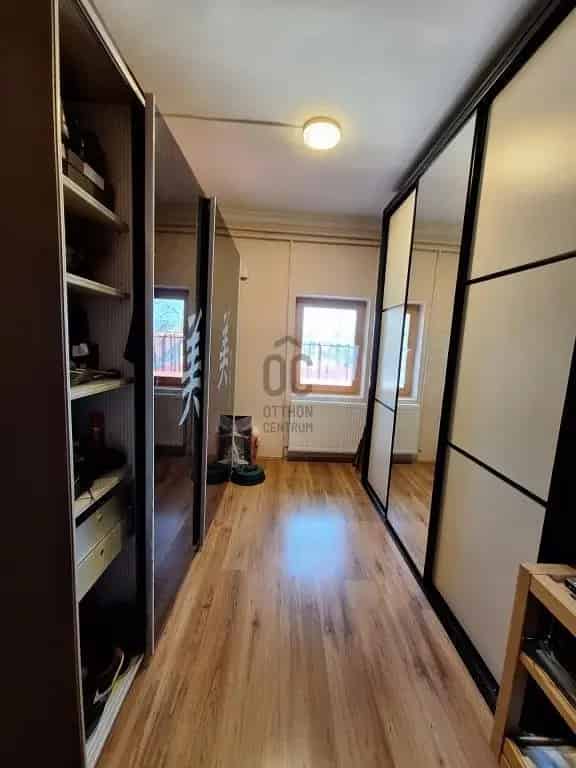 Ház Kiadó , Budapest, Közép-Magyarország