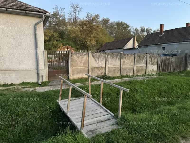 Vasvár közelében kocka ház.