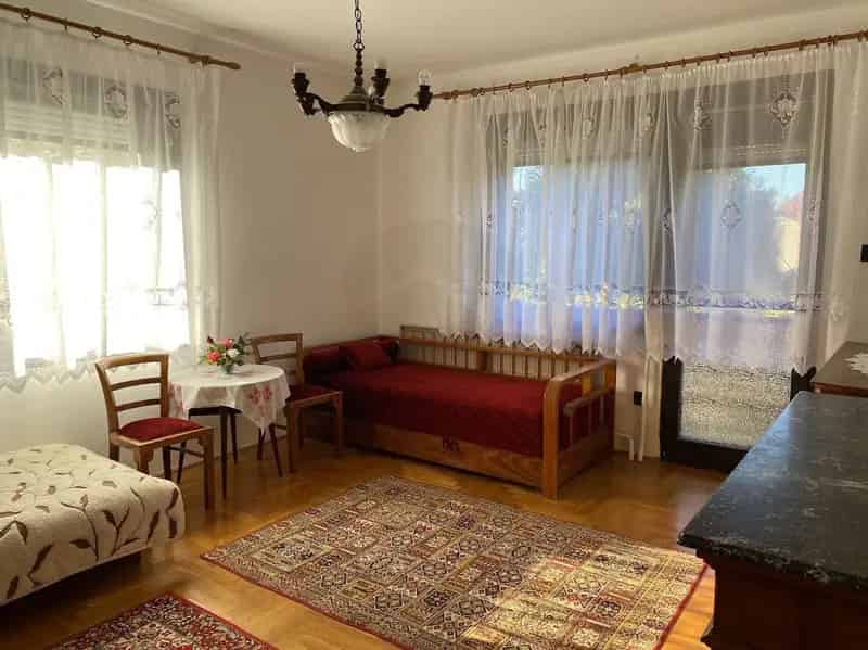 Ház Kiadó , Budakeszi járás, Közép-Magyarország