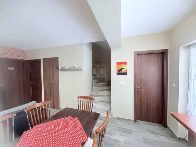 Ház Kiadó , Győri járás, Dunántúl
