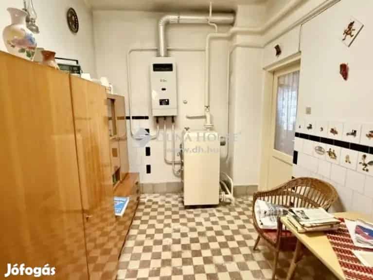 90 nm-es felújított ikerház fele eladó Makón