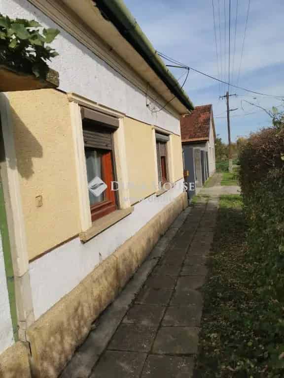 Ház Eladó , Cegléd, Közép-Magyarország