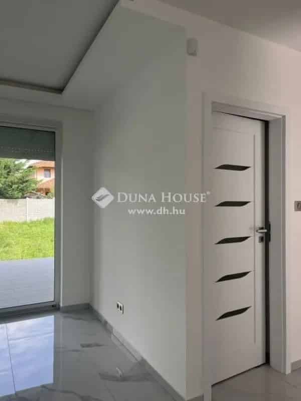 Ház Kiadó , Dunakeszi járás, Közép-Magyarország