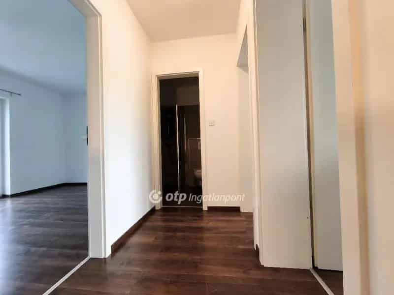 Ház Kiadó , Váci járás, Közép-Magyarország