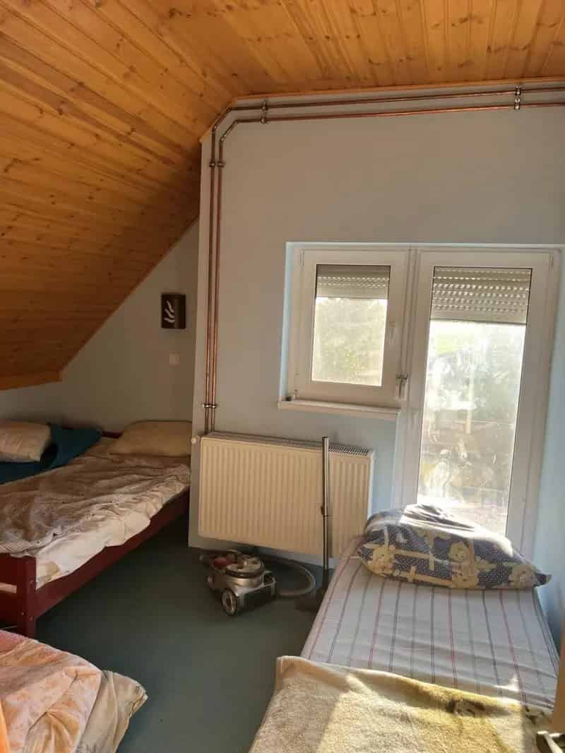 Ház Kiadó , Délegyháza, Közép-Magyarország