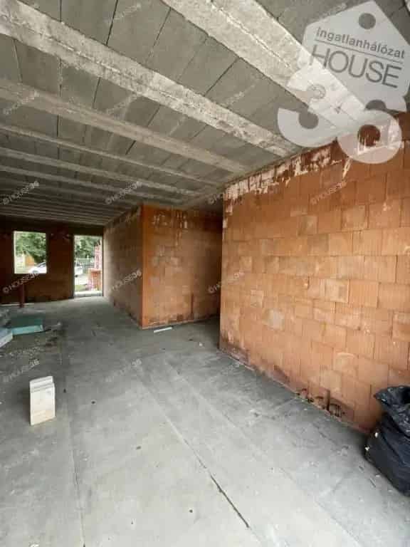 Hollandfalusi családi ház eladó betonúton 252nm 501nm telekkel