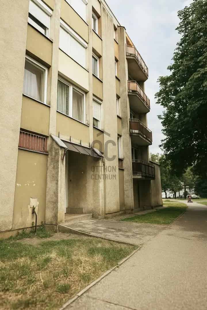 Tatabánya Kertváros 51 nm-es 2 szobás erkélyes lakás eladó
