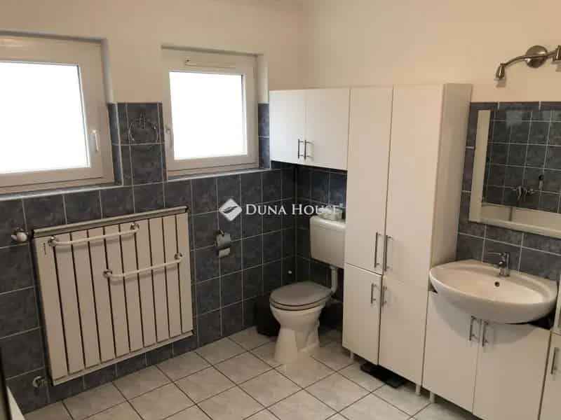 Ház Kiadó , Dunakeszi járás, Közép-Magyarország