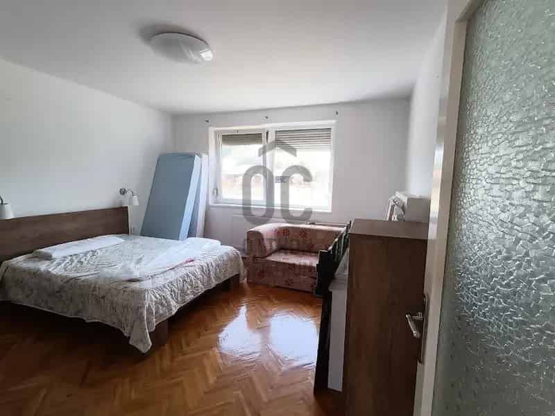 Ház Kiadó , Paksi járás, Dunántúl