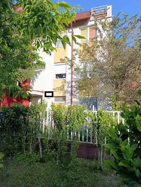 Garázs Kiadó , Budapest, Közép-Magyarország