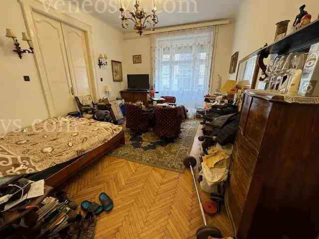 Budapest I.Kerületben-Csendes, exkluzív környezetben, 83nm- es, 3 szobás, földszinti lakás eladó