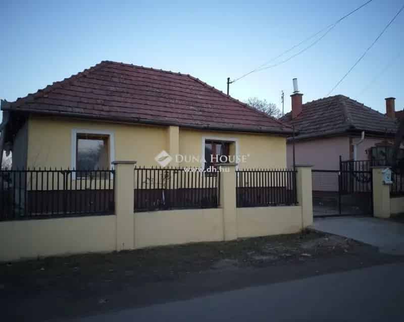Ház Kiadó , Pilis, Közép-Magyarország