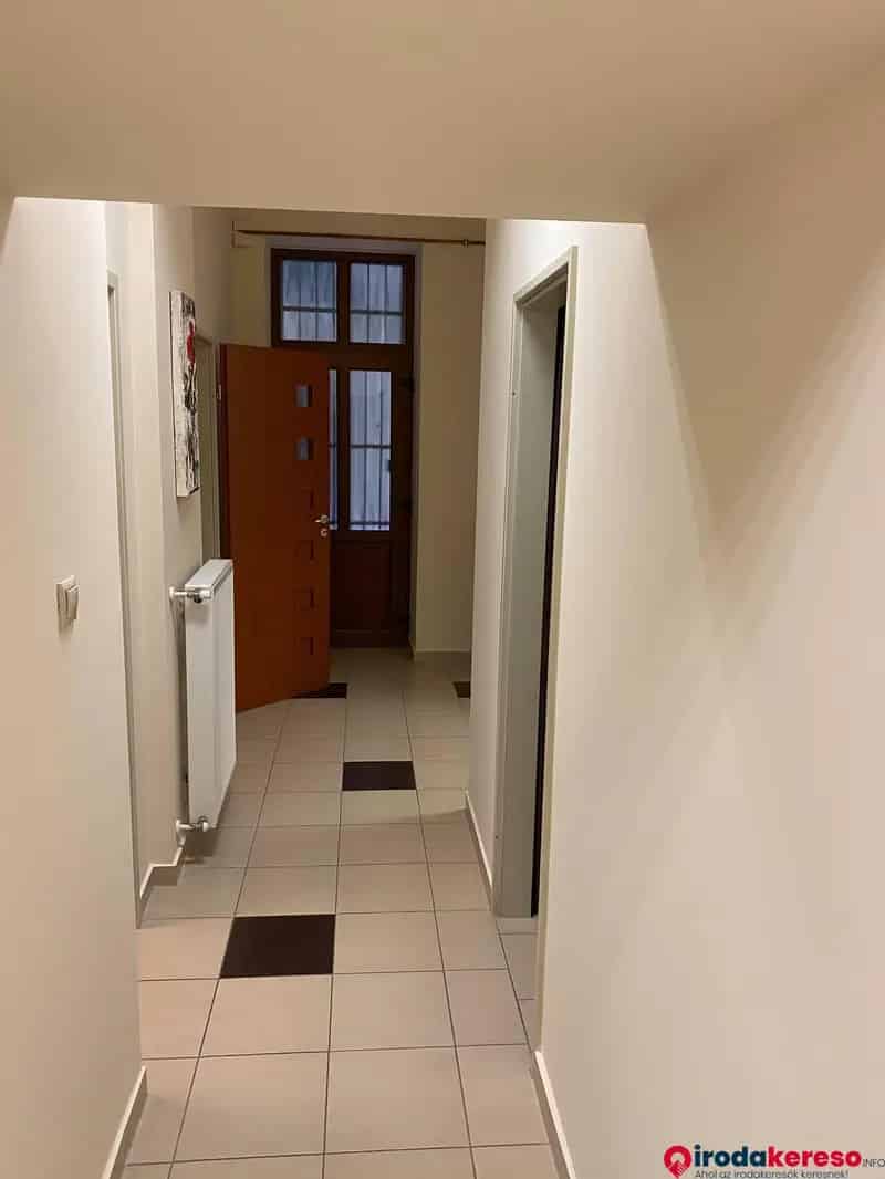 IX. kerületben  Soroksári út Haller utcánál kiadó utcai bejáratos üzlet/iroda helyiség.