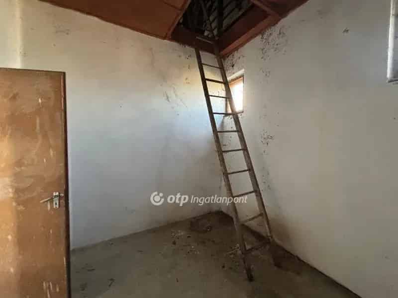 Felujitando 110 m2-es Haz Komoroban 2186 m2-es Telekkel