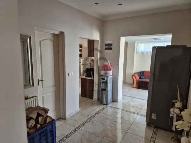 Szécsényi eladó családi ház, DHZ058093