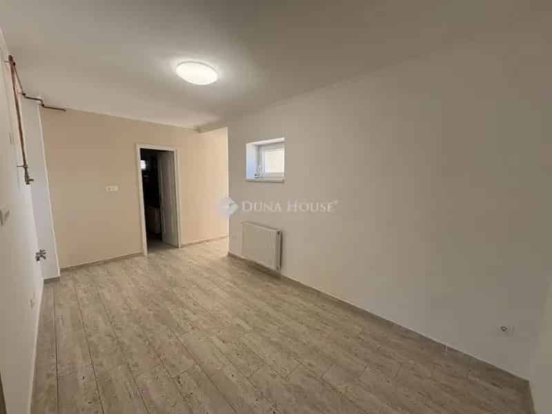 Ház Kiadó , Dabasi járás, Közép-Magyarország