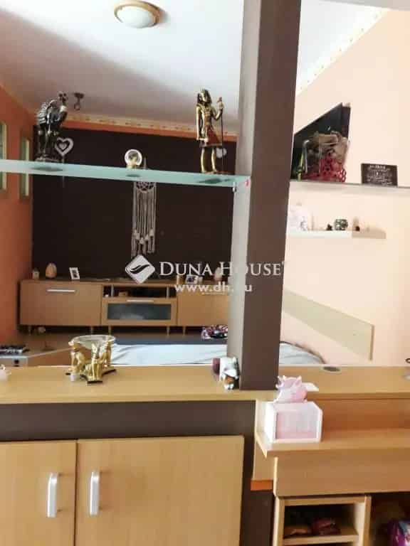 Lakás Eladó , Komló, Dunántúl