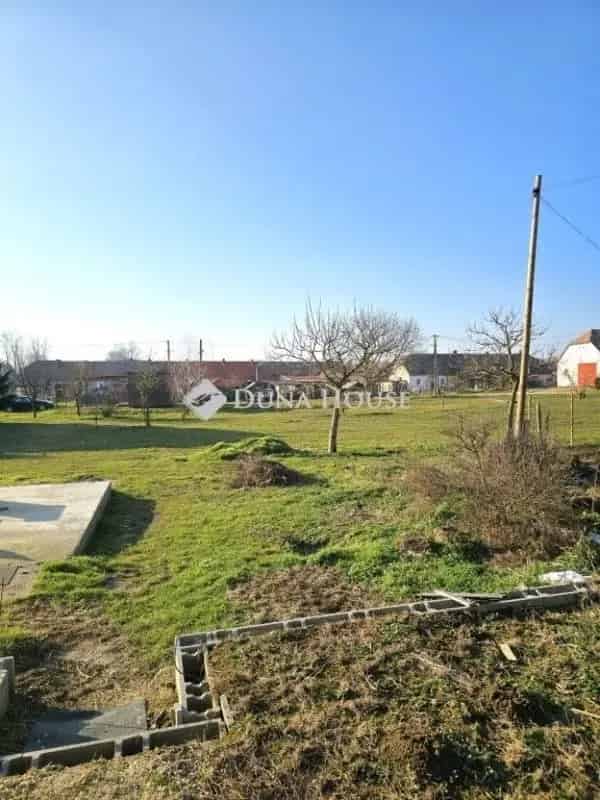 Szalántán 47 nm-es részben felújított sorház eladó