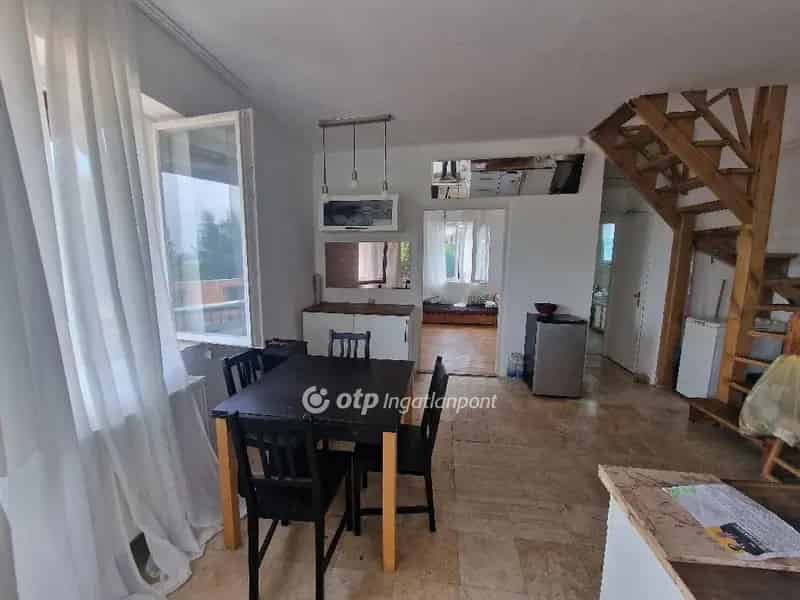 Ház Kiadó , Szentendrei járás, Közép-Magyarország