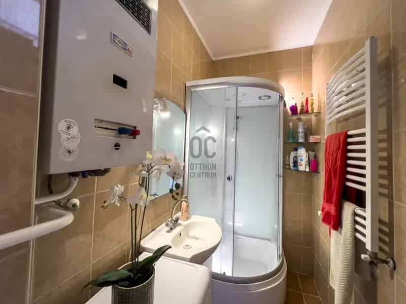 180nm-es 5 szobás családi ház Etyeken