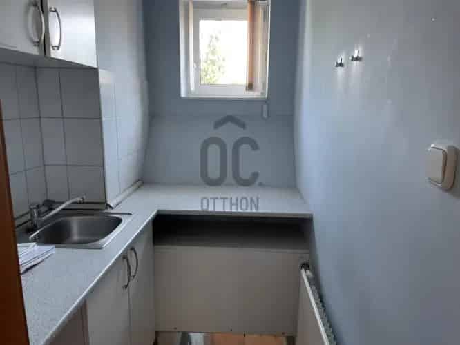Csornai eladó kereskedelmi ingatlan, UZ016084