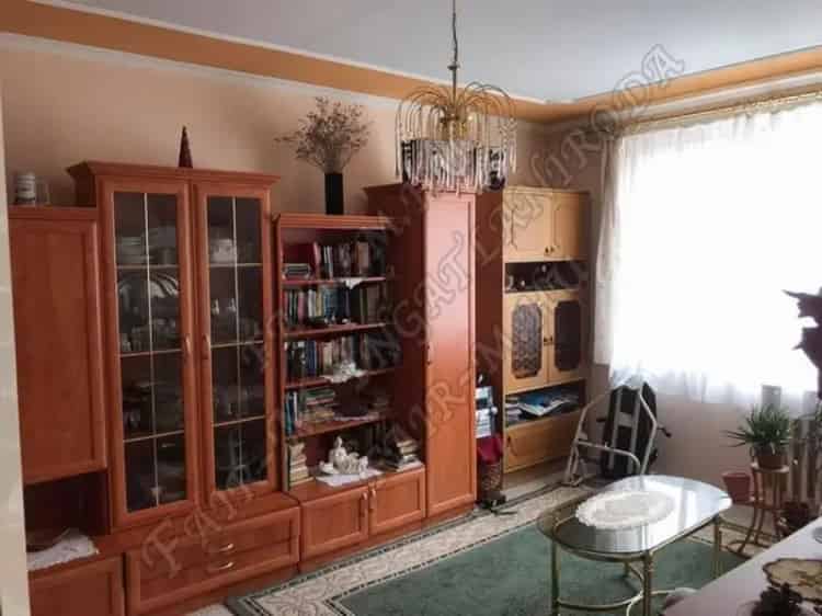 Szentesi 2 szobás bútorozatlan panellakás kiadó