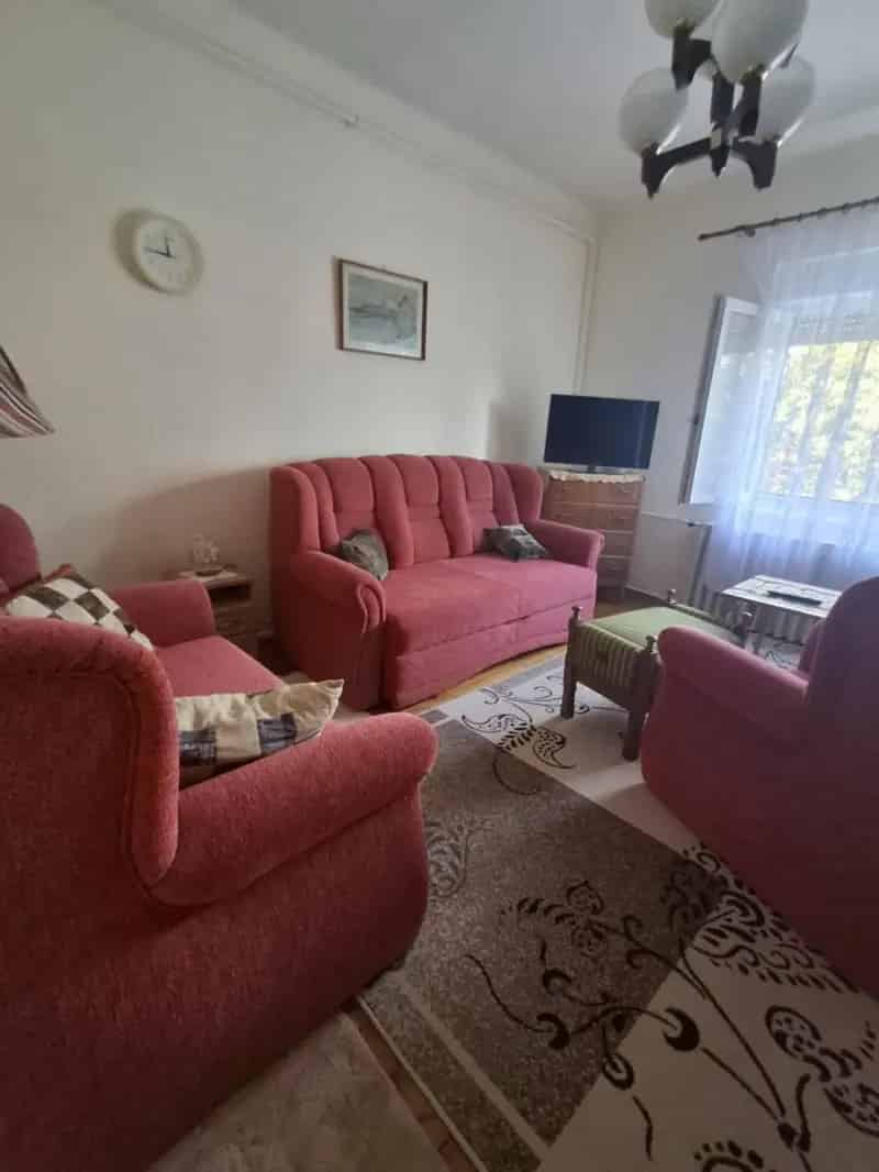 Ház Kiadó , Esztergomi járás, Dunántúl