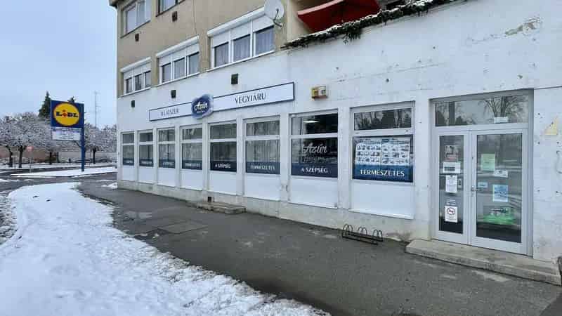 Eladó üzlethelyiség Csurgó központjában