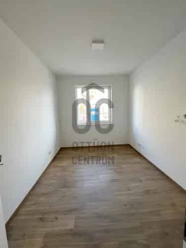Debreceni kiadó kereskedelmi ingatlan, UZ018466
