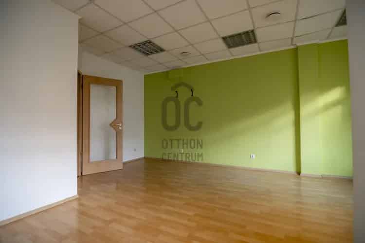 Budapest VIII. kerületi eladó kereskedelmi ingatlan, UZ016893