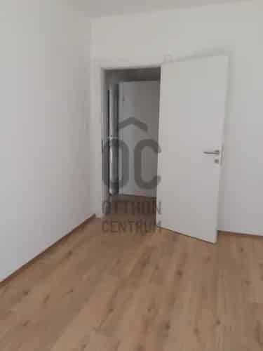 Budapest III. kerületi eladó kereskedelmi ingatlan, UZ013345