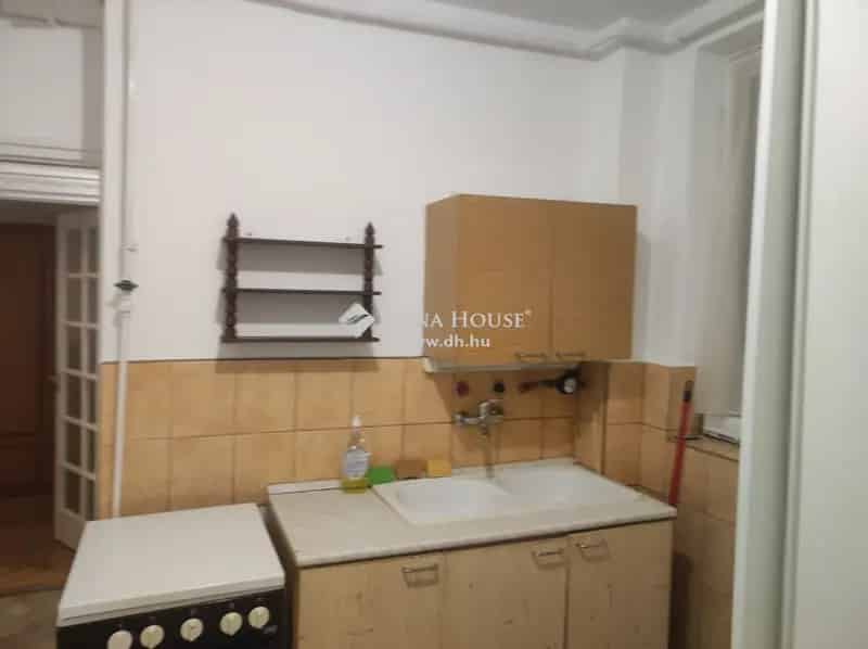 Pécs Belváros 44m2-es 1 5 szobás bútorozott lakás kiadó