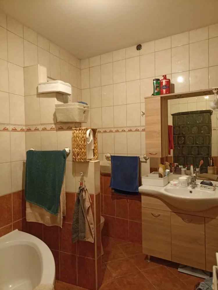 Ház Kiadó , Váci járás, Közép-Magyarország