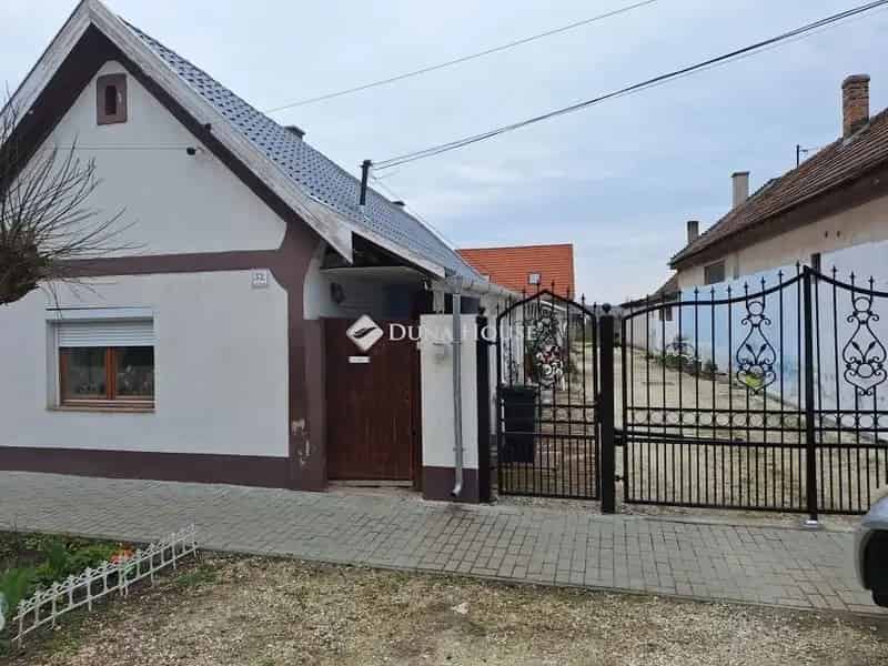 Ház Kiadó , Bicskei járás, Dunántúl