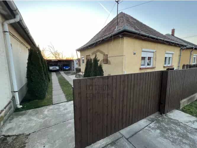 Sárbogárdi eladó családi ház, DHZ062240